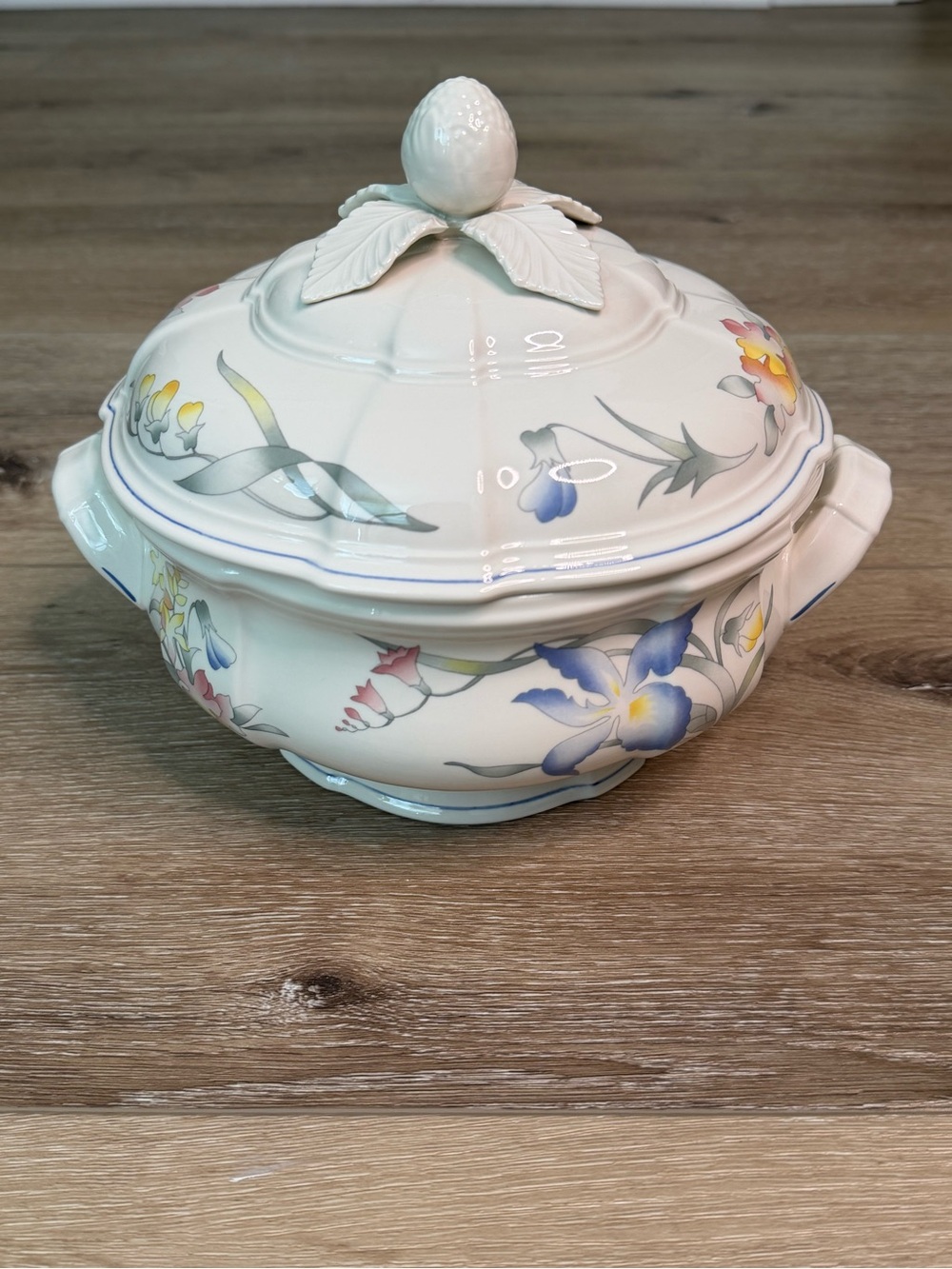 Villeroy & Boch White Porcelain Covered Vegetable  Bowl with Pastel Floral Motif